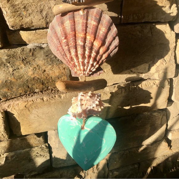 New! Turquoise Valentine Wood Heart Seashell Strand - Picture 4 of 7